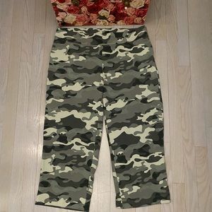 🌺Land’s End camo pants🌺